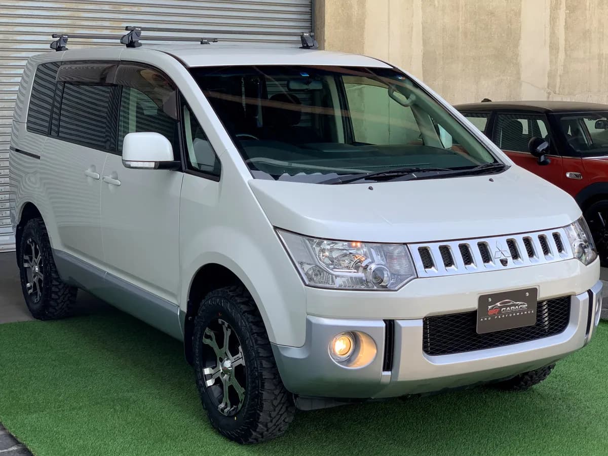 Mitsubishi Delica D:5 2009 — photo 2