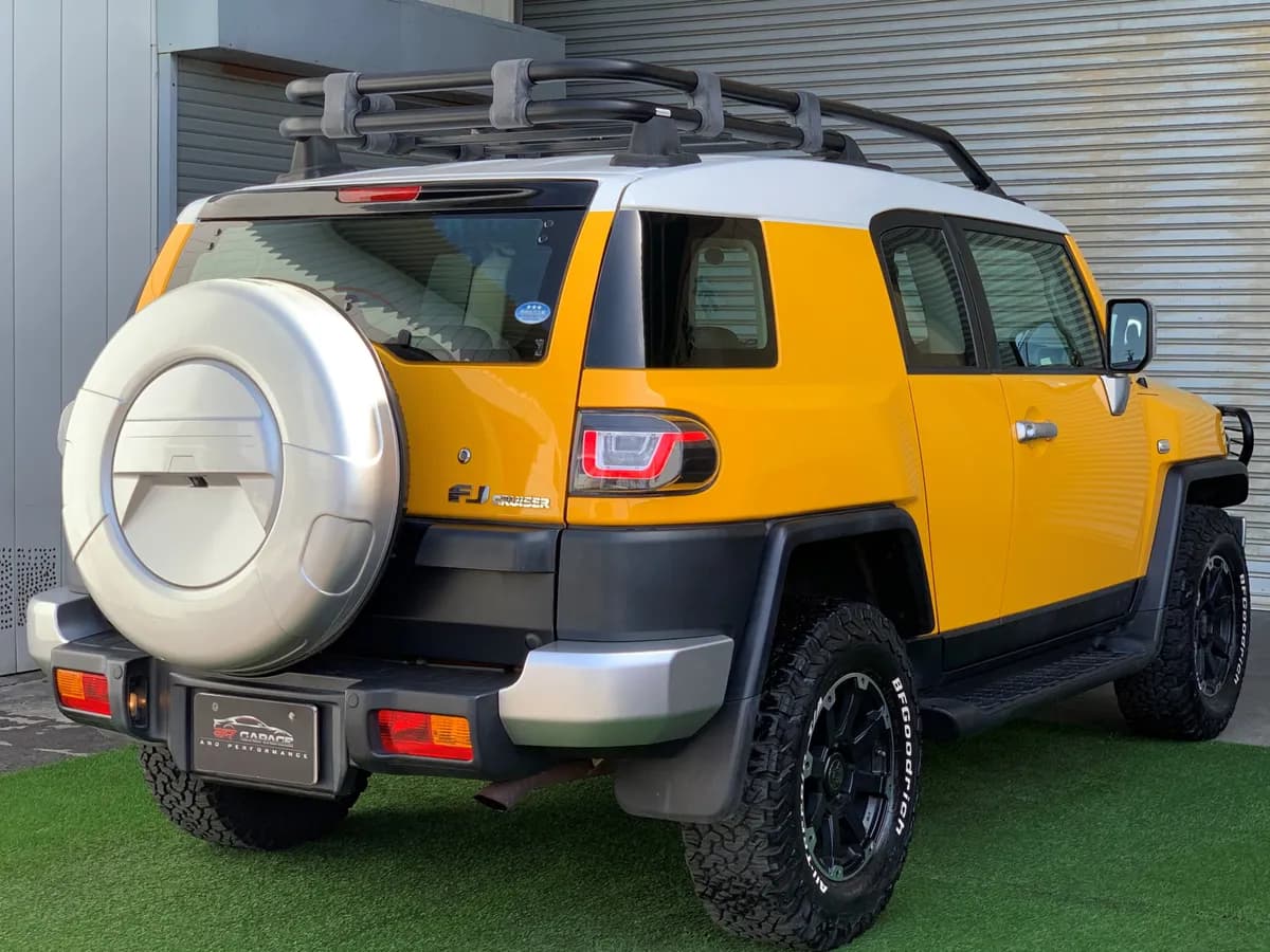 Toyota FJ Cruiser 2011 — photo 3